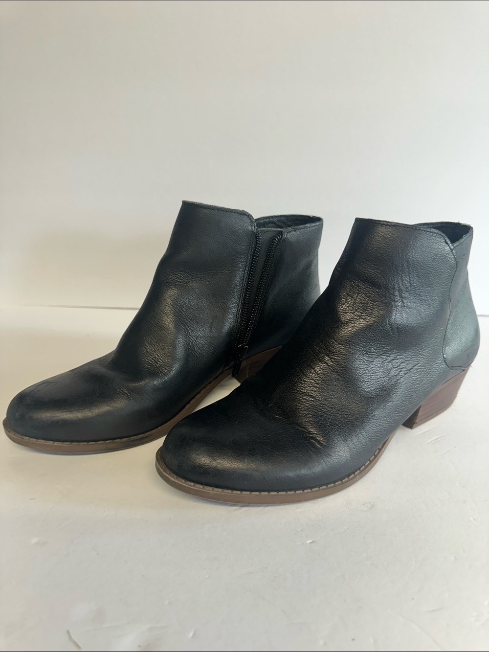Crown Vintage black bootie women’s size 6.5